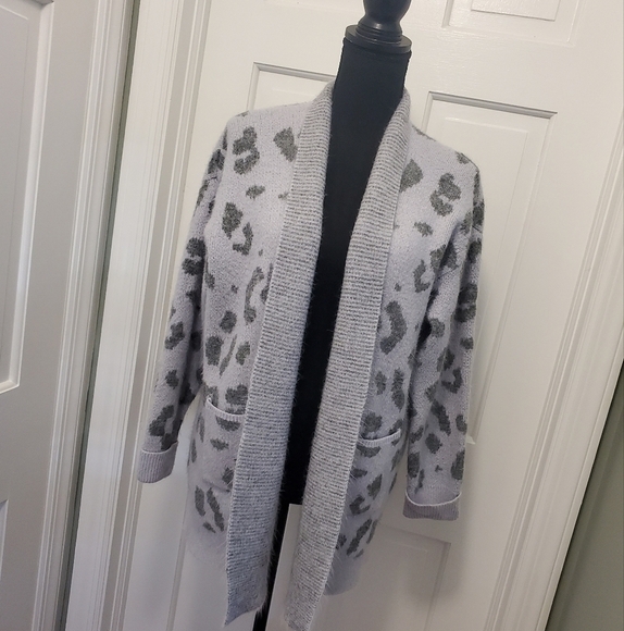 Mi Ami Grey Animal Print Chunky Knit Open Front Cardigan size Medium, Comfy - Picture 1 of 12